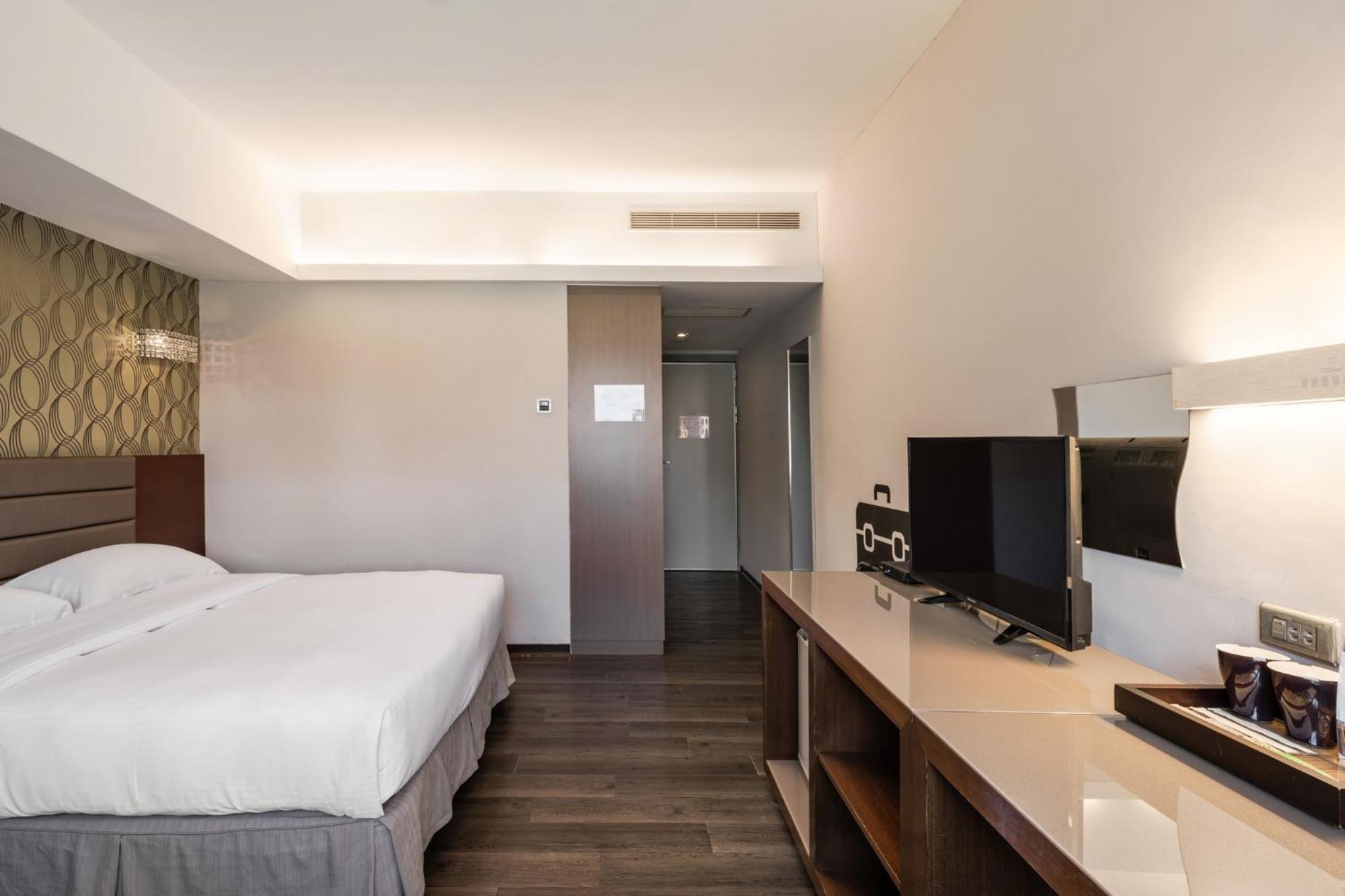 The Riverside Hotel Esthetics Kaohsiung Bagian luar foto