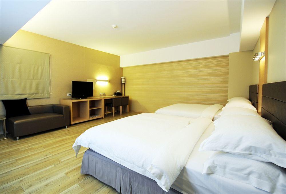 The Riverside Hotel Esthetics Kaohsiung Bagian luar foto