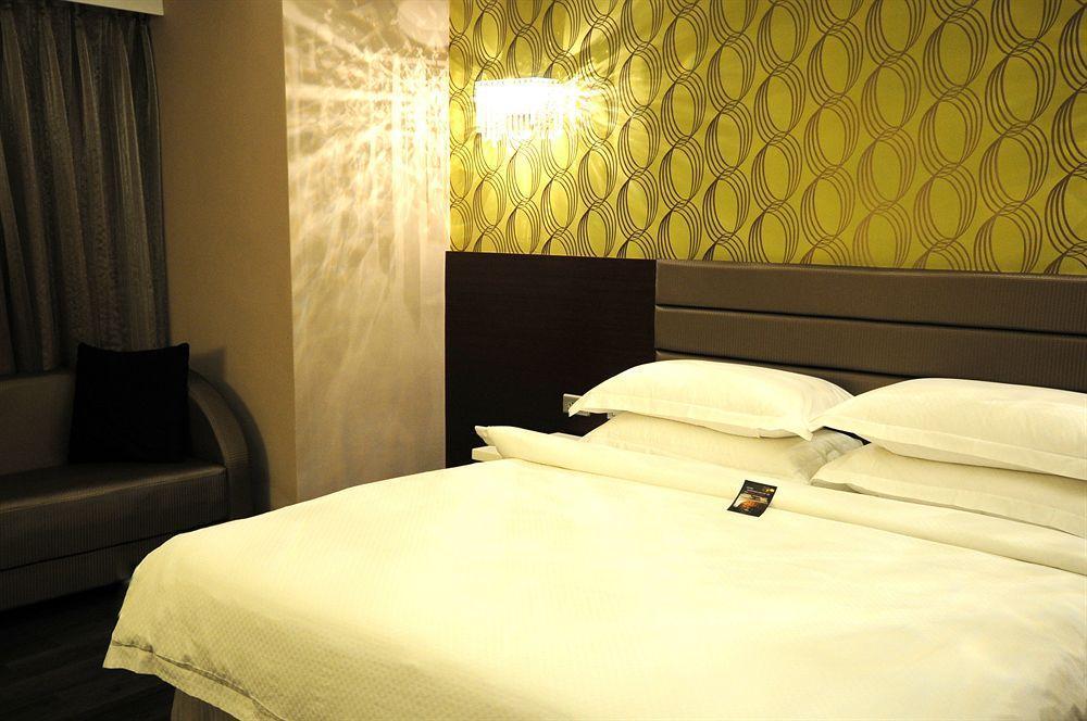 The Riverside Hotel Esthetics Kaohsiung Bagian luar foto