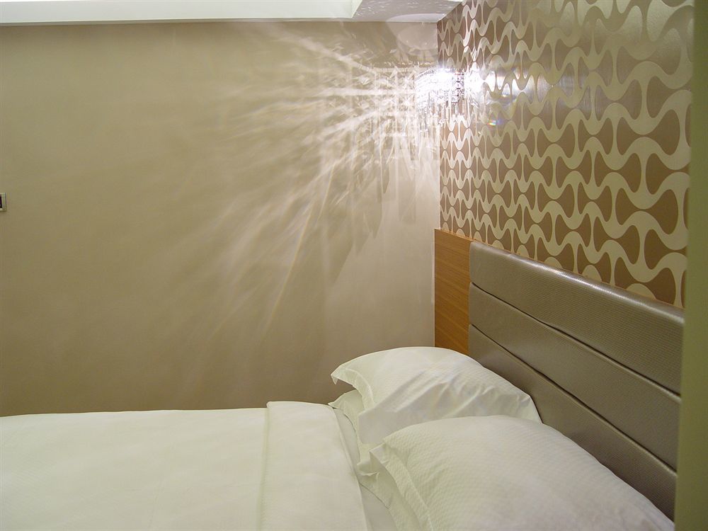 The Riverside Hotel Esthetics Kaohsiung Bagian luar foto