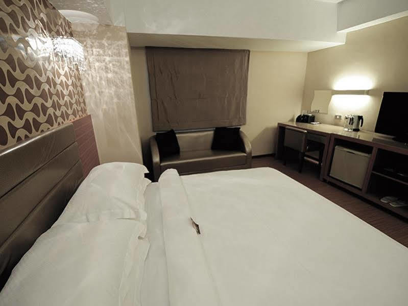 The Riverside Hotel Esthetics Kaohsiung Bagian luar foto